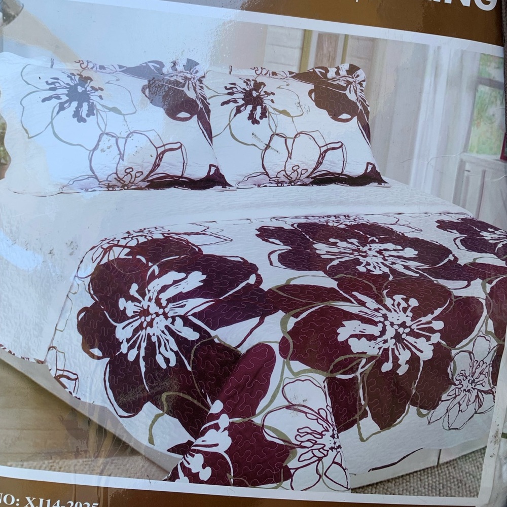 Queen 3 piece quilt set